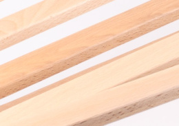 Sanki drewniane z oparciem i sznurkiem od producenta