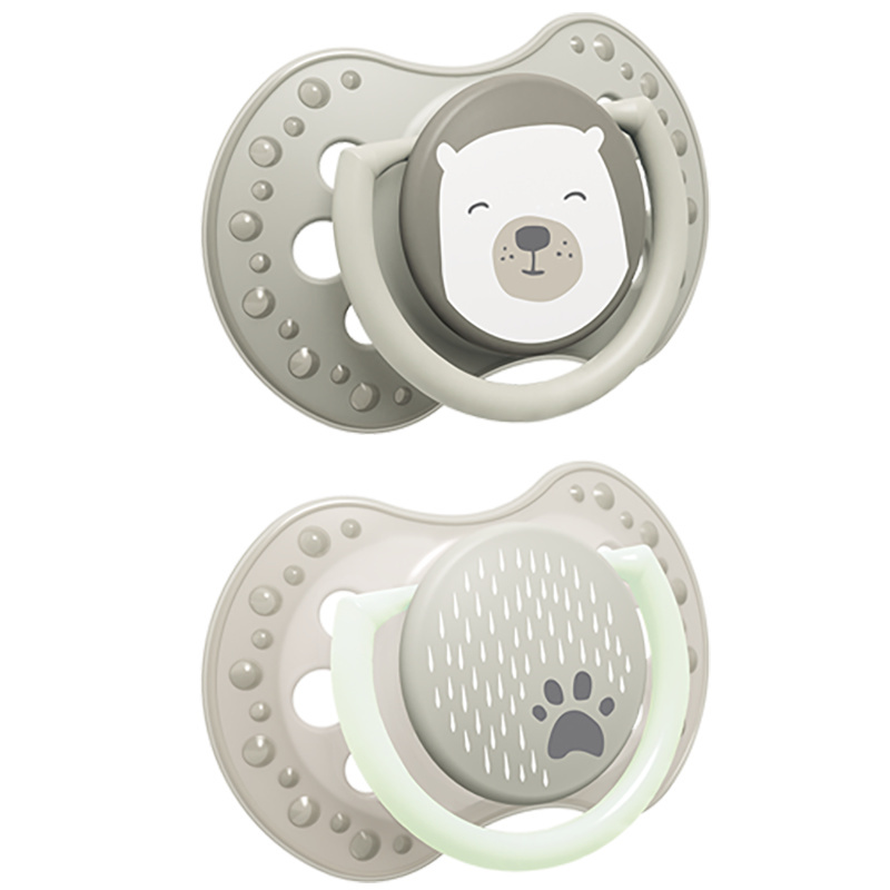 Smoczek uspokajający dla dziecka LOVI 3-6 m Buddy Bear 2 szt. świecący w ciemności Smoczek uspokajający dla dziecka LOVI 3-6 m Buddy Bear 2 szt. świecący w ciemności