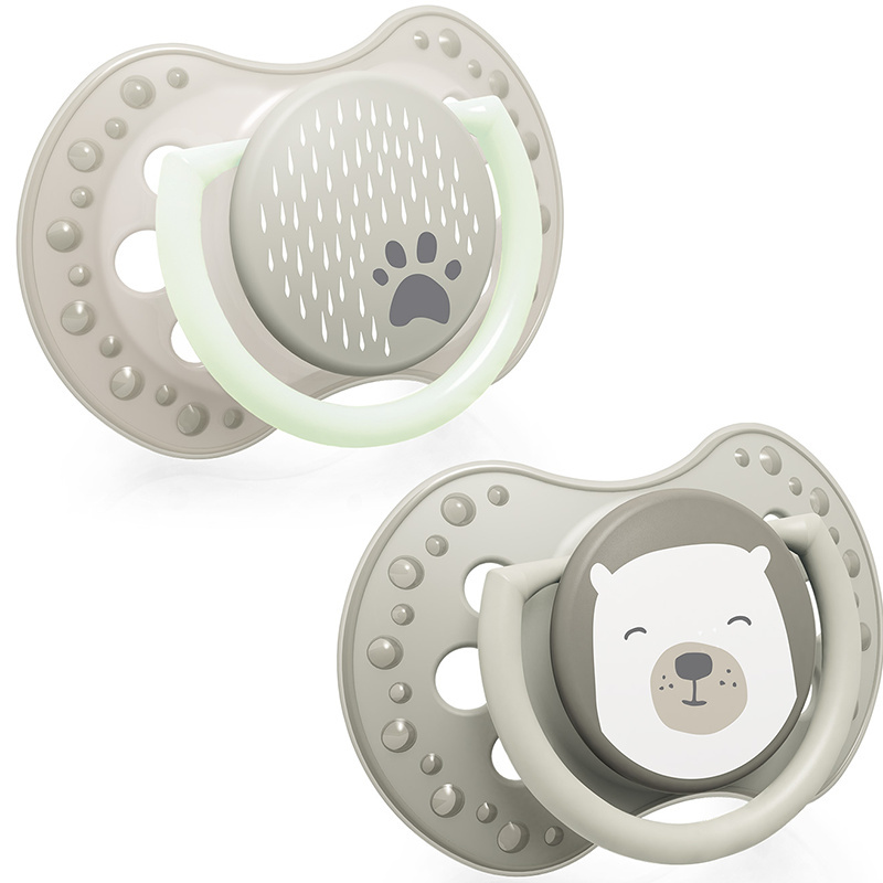 Smoczek uspokajający dla dziecka LOVI 3-6 m Buddy Bear 2 szt. świecący w ciemności Smoczek uspokajający dla dziecka LOVI 3-6 m Buddy Bear 2 szt. świecący w ciemności